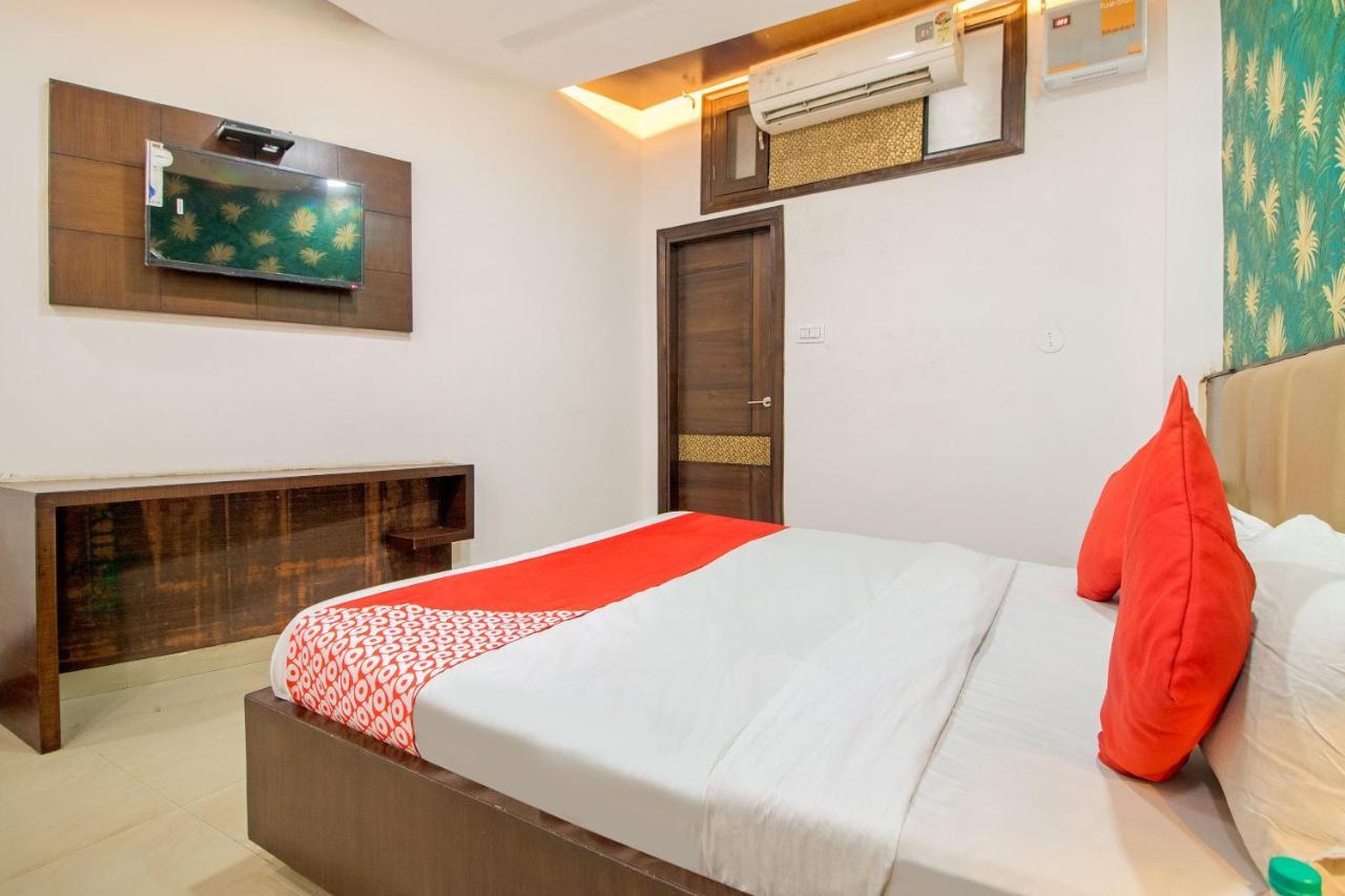 فندق ساهارانبورفي  Oyo 48489 Adarsh Plaza المظهر الخارجي الصورة