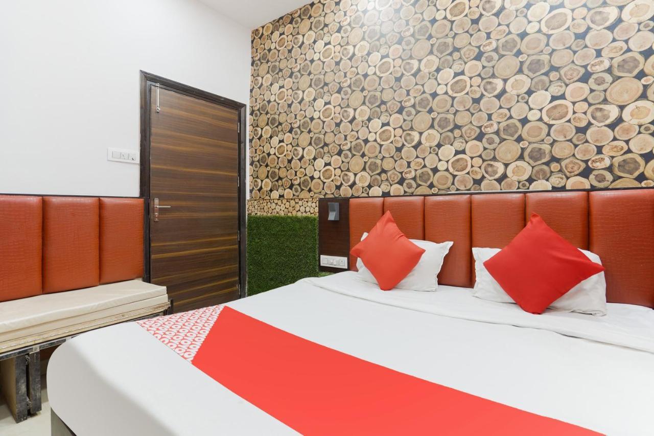 فندق ساهارانبورفي  Oyo 48489 Adarsh Plaza المظهر الخارجي الصورة