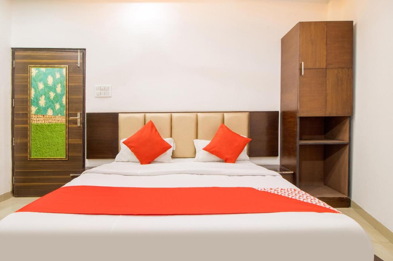 فندق ساهارانبورفي  Oyo 48489 Adarsh Plaza المظهر الخارجي الصورة