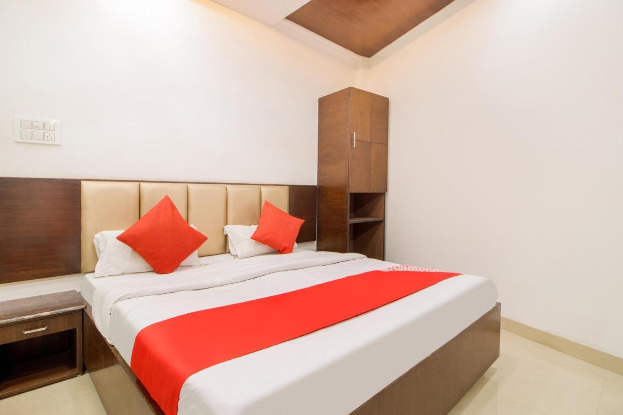 فندق ساهارانبورفي  Oyo 48489 Adarsh Plaza المظهر الخارجي الصورة
