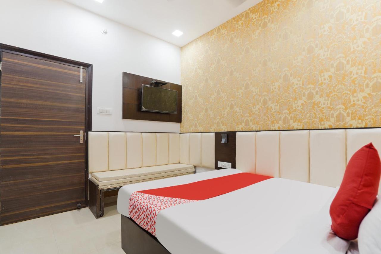 فندق ساهارانبورفي  Oyo 48489 Adarsh Plaza المظهر الخارجي الصورة